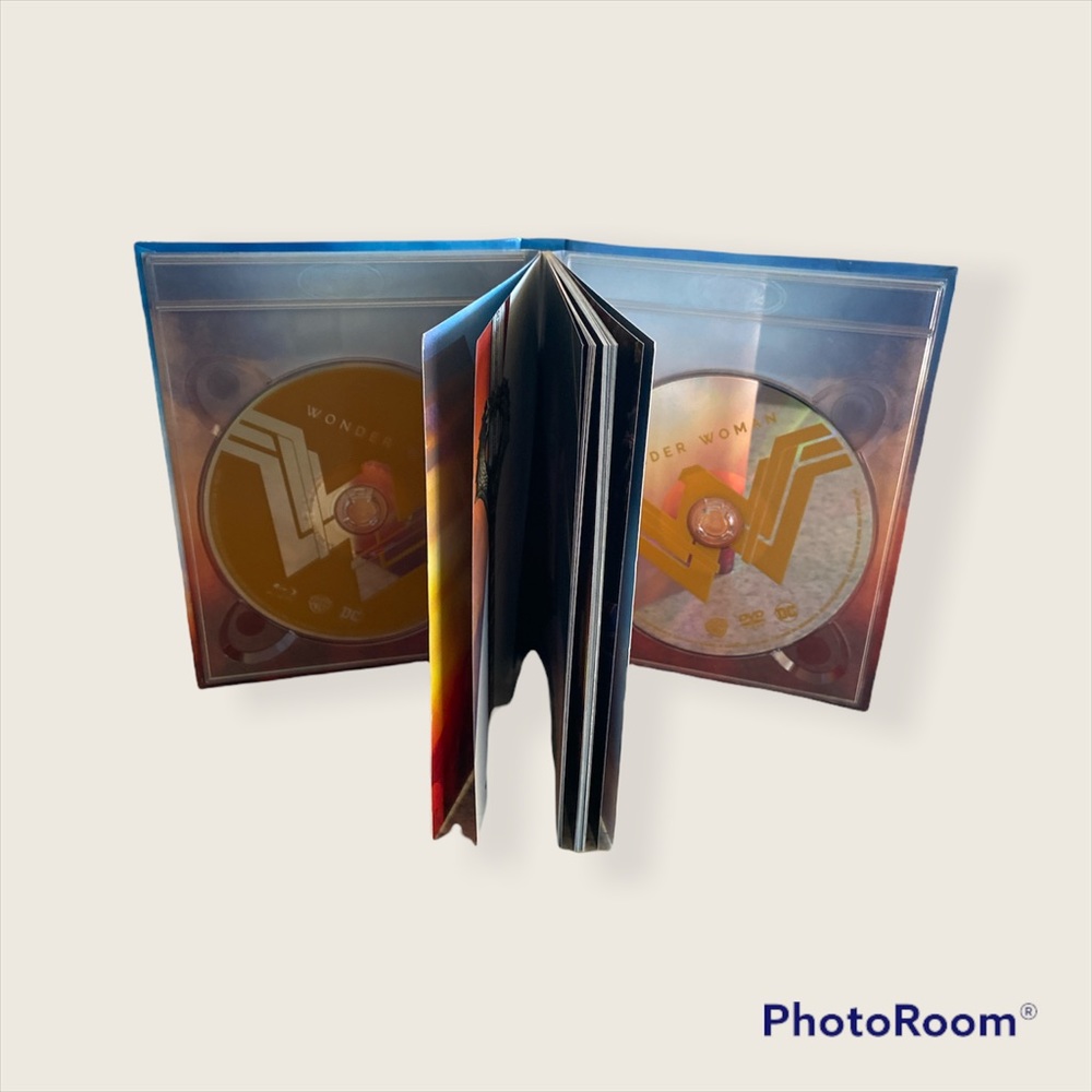 Wonder Woman Blu-ray/DVD Digibook - Picture 5 of 6